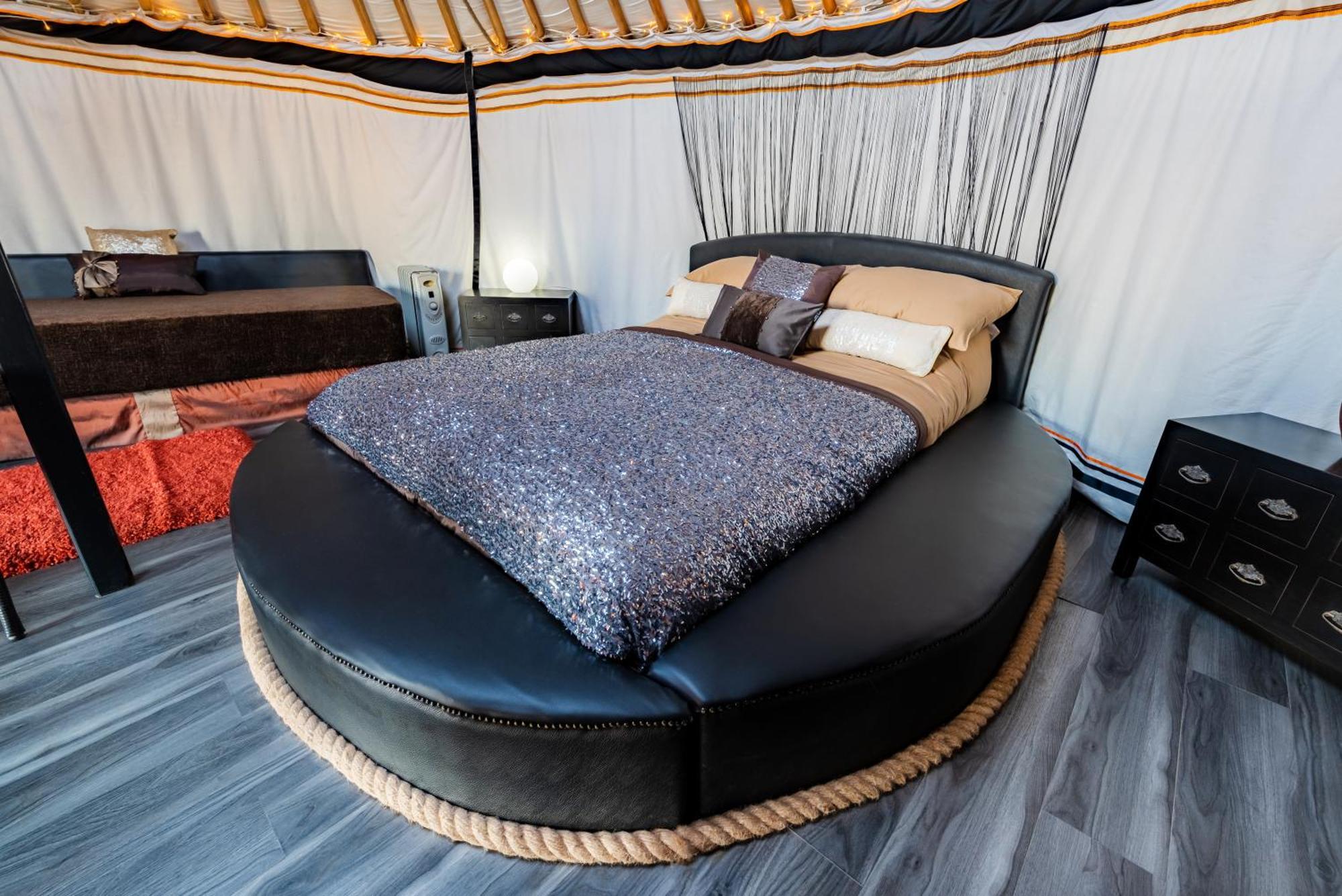 Lincoln Yurts Hotel Buitenkant foto