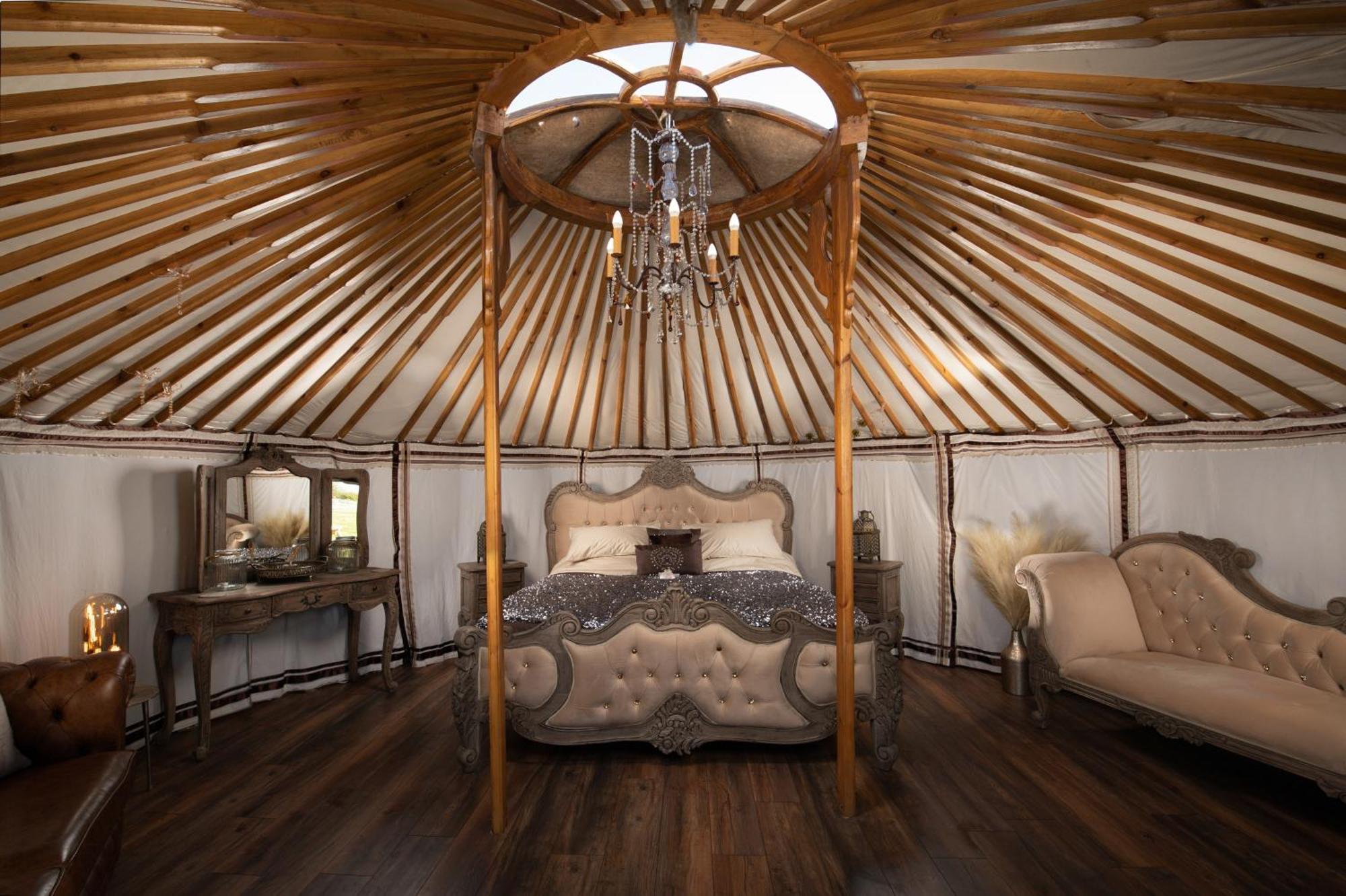 Lincoln Yurts Hotel Buitenkant foto