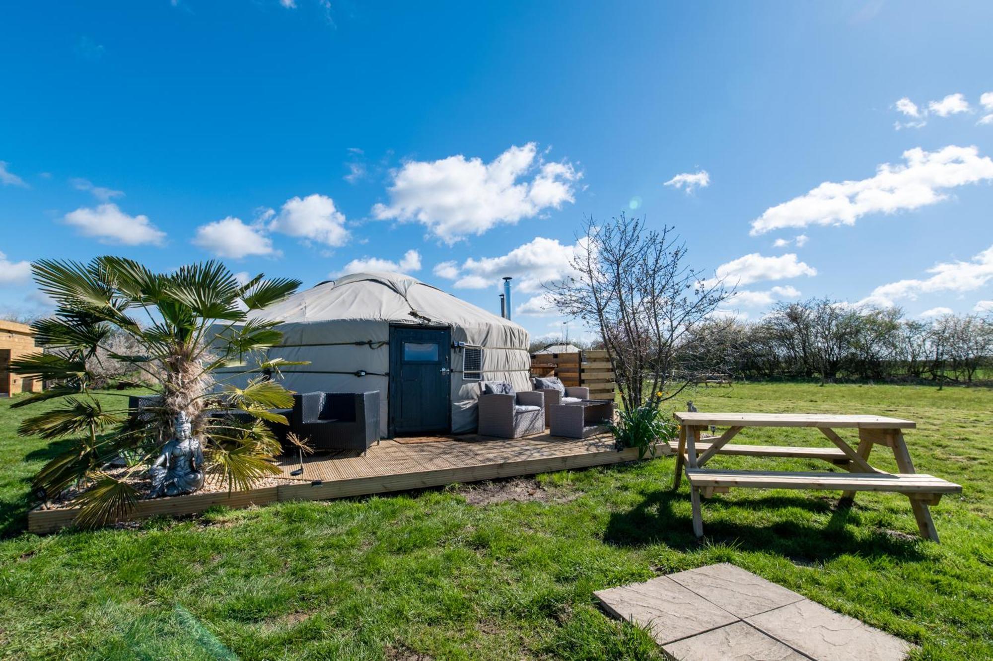 Lincoln Yurts Hotel Buitenkant foto
