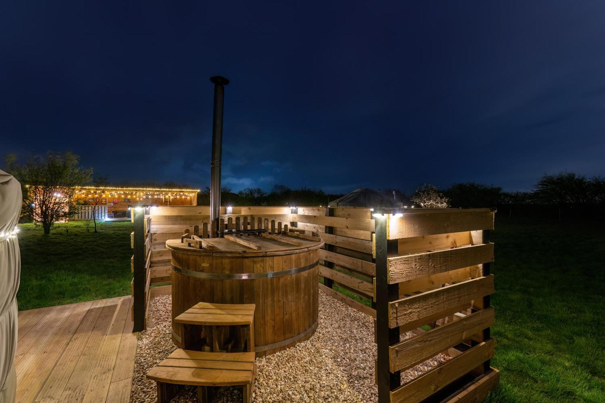 Lincoln Yurts Hotel Buitenkant foto